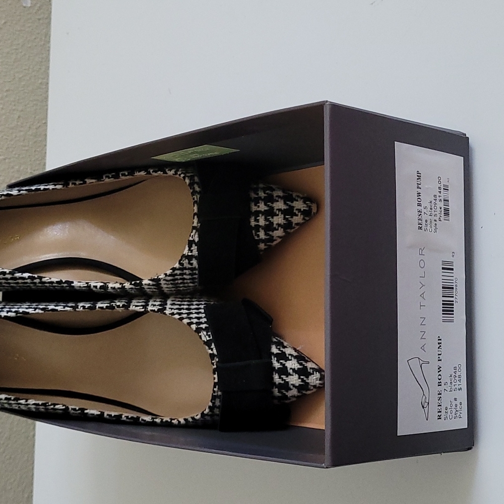 Shoes - Picture 2 of 4